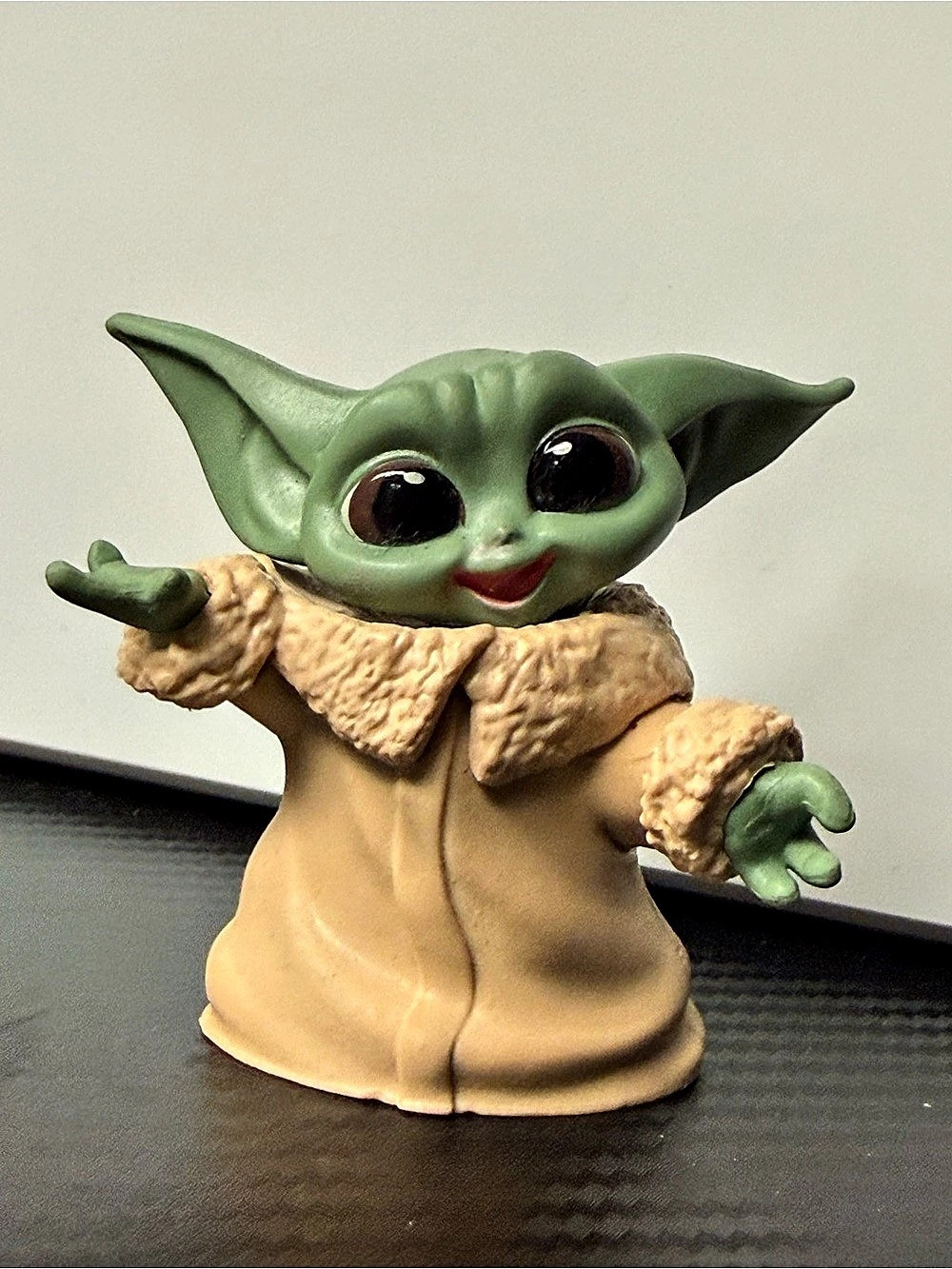 Hasbro The Child / Grogu Vinyl Figure Green & Brown